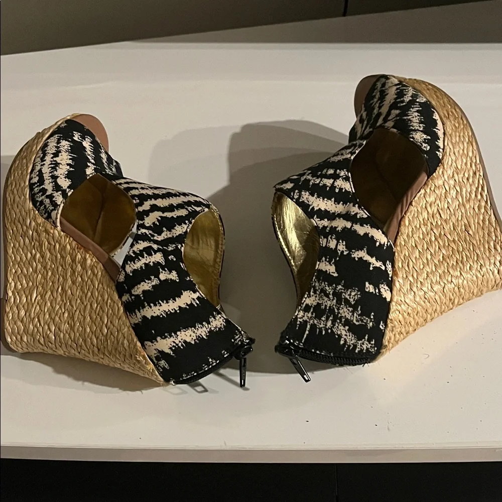 Seychelles Black and‎ Cream Wedges